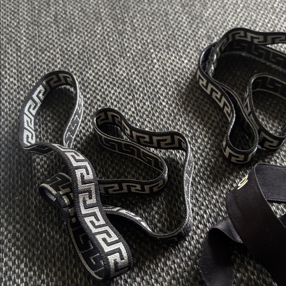 CHANEL White Satin Logo Ribbon - Picture 5 of 12